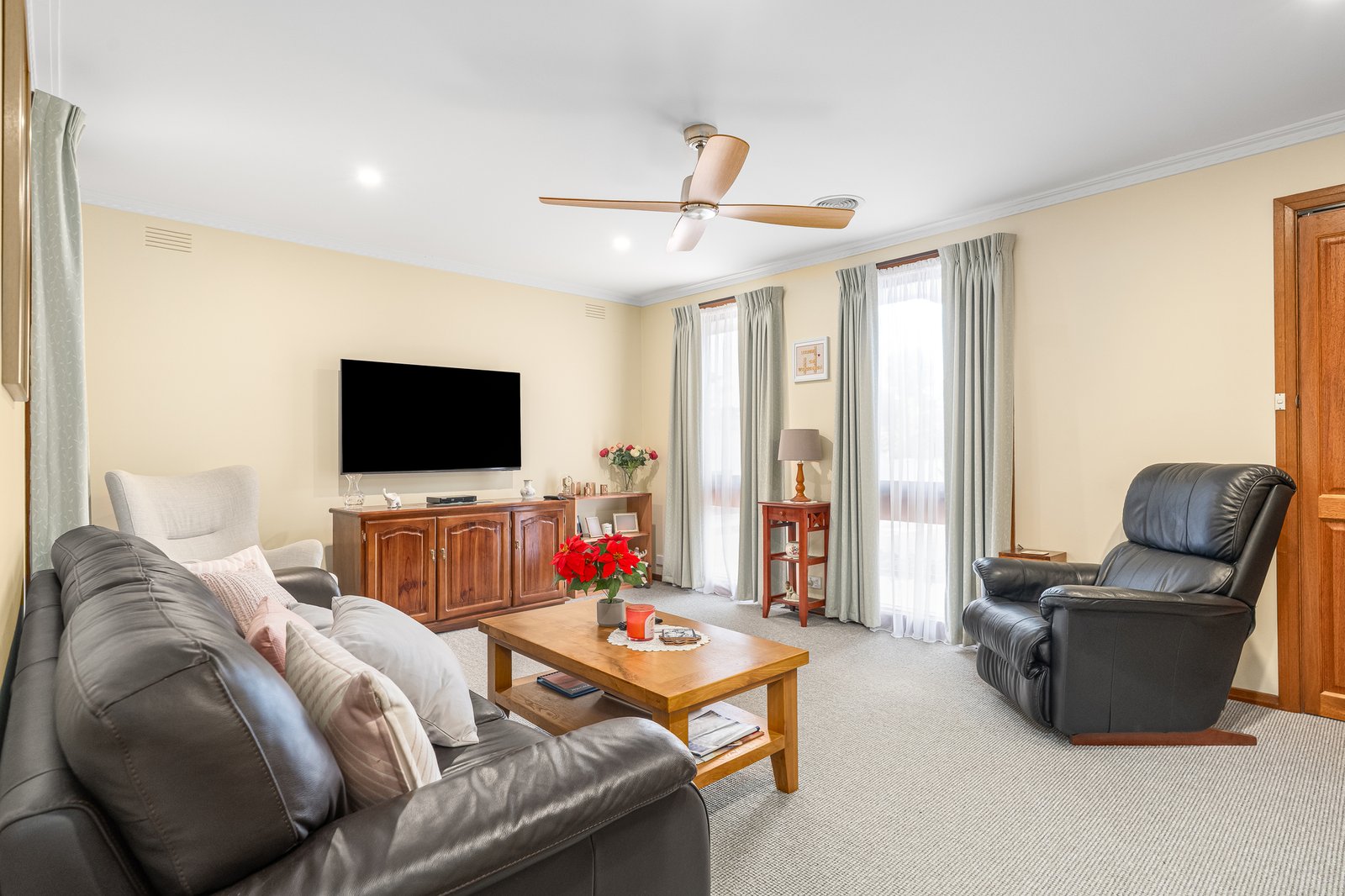 Gallery: 6 Janine Court