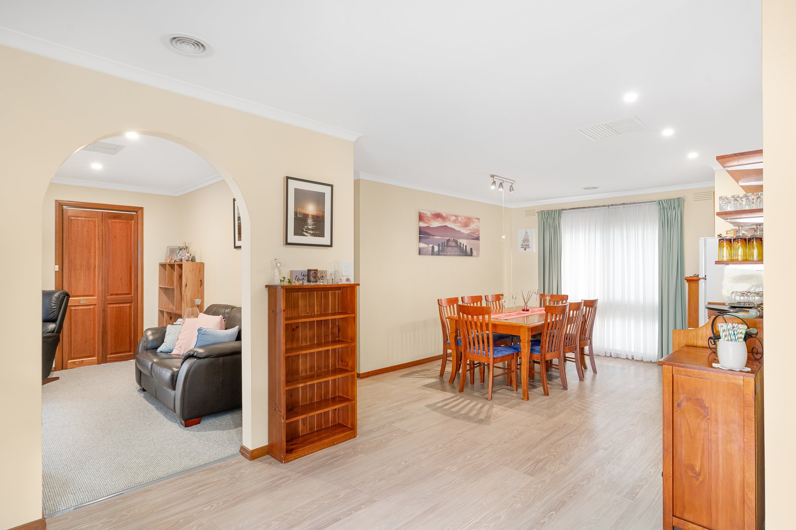 Gallery: 6 Janine Court
