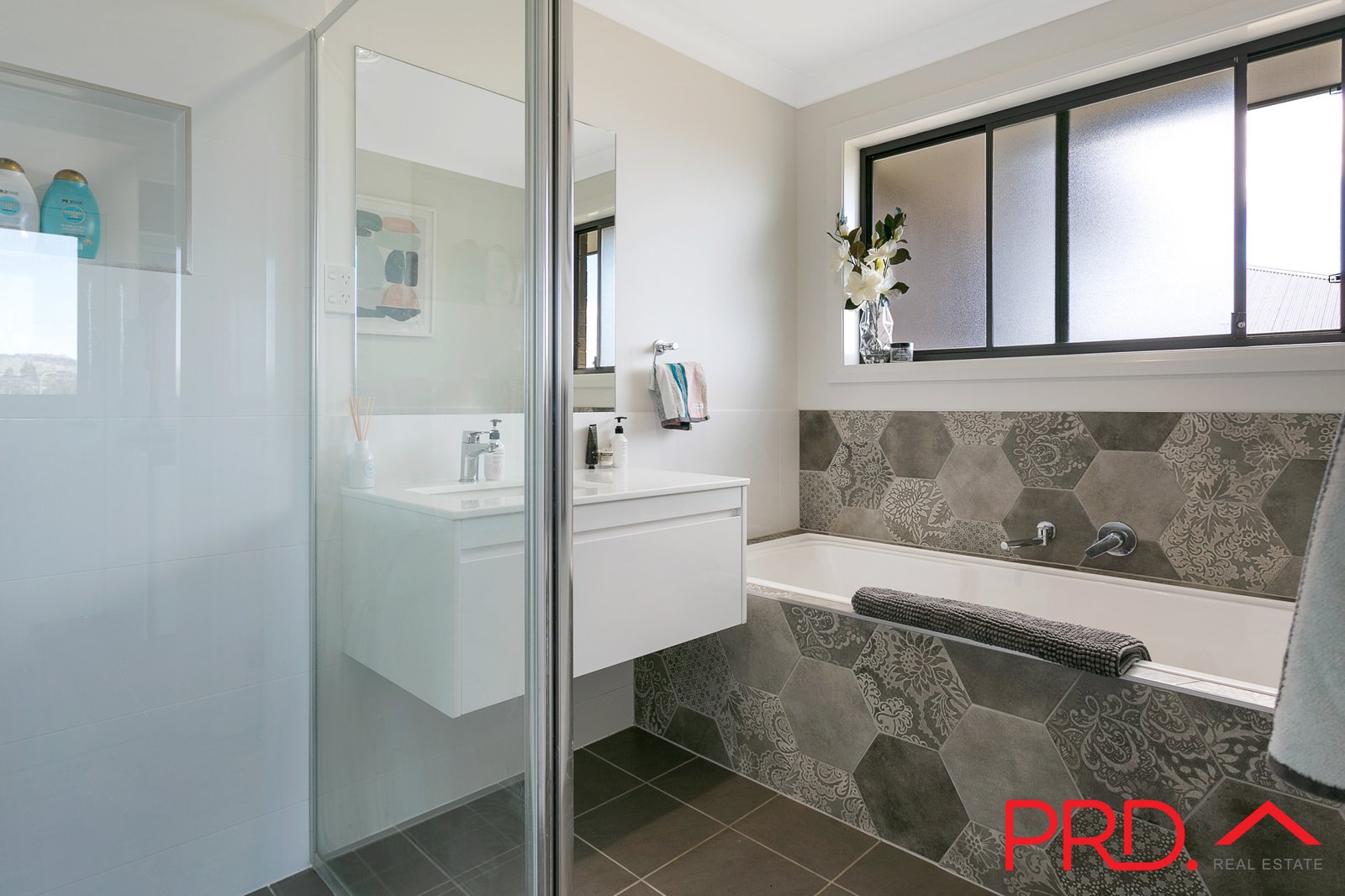 6 Jarman Road TAMWORTH 24