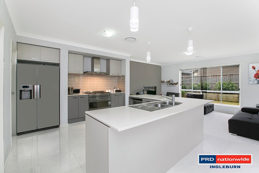 6 Jarvisfield Place MACQUARIE LINKS 4