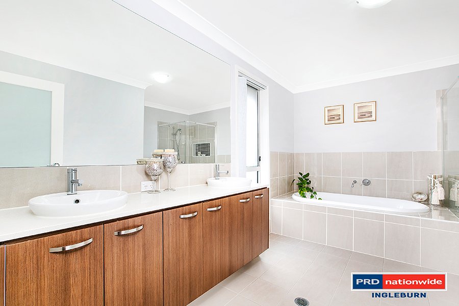 6 Jarvisfield Place MACQUARIE LINKS 7