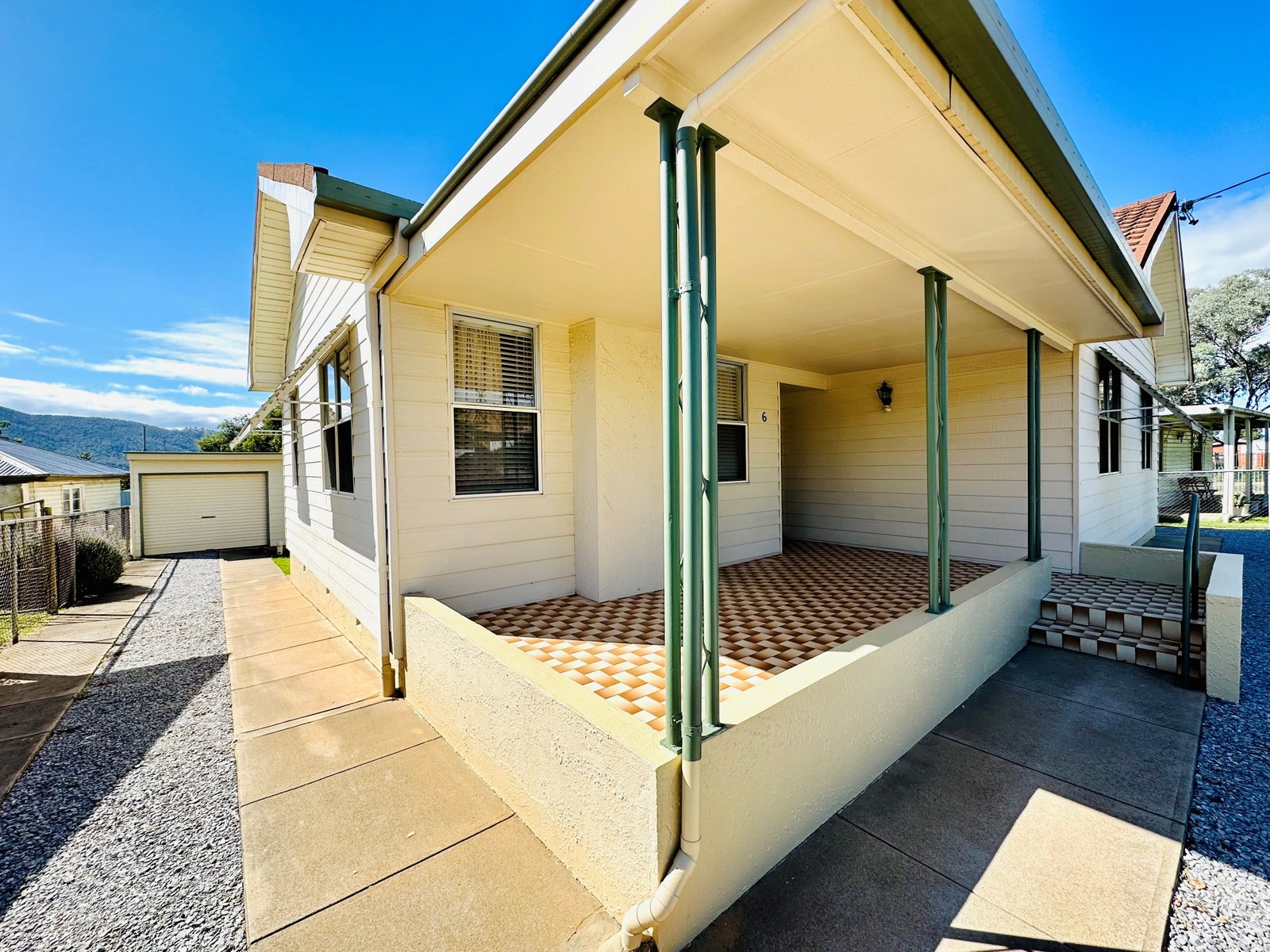 6 Jean Street TAMWORTH 4
