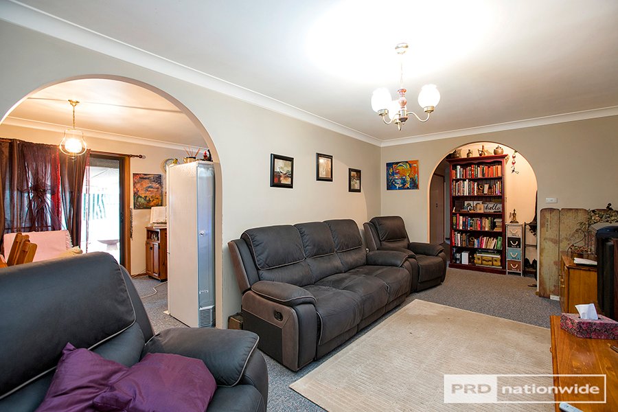6 Jemmy Place TAMWORTH 2