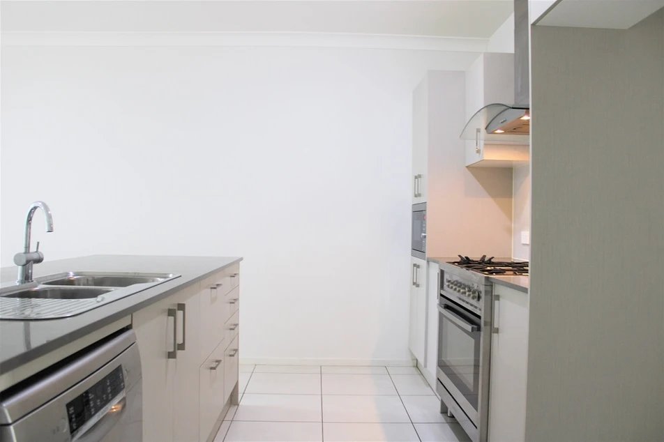 6 Jennings Crescent SPRING FARM 4