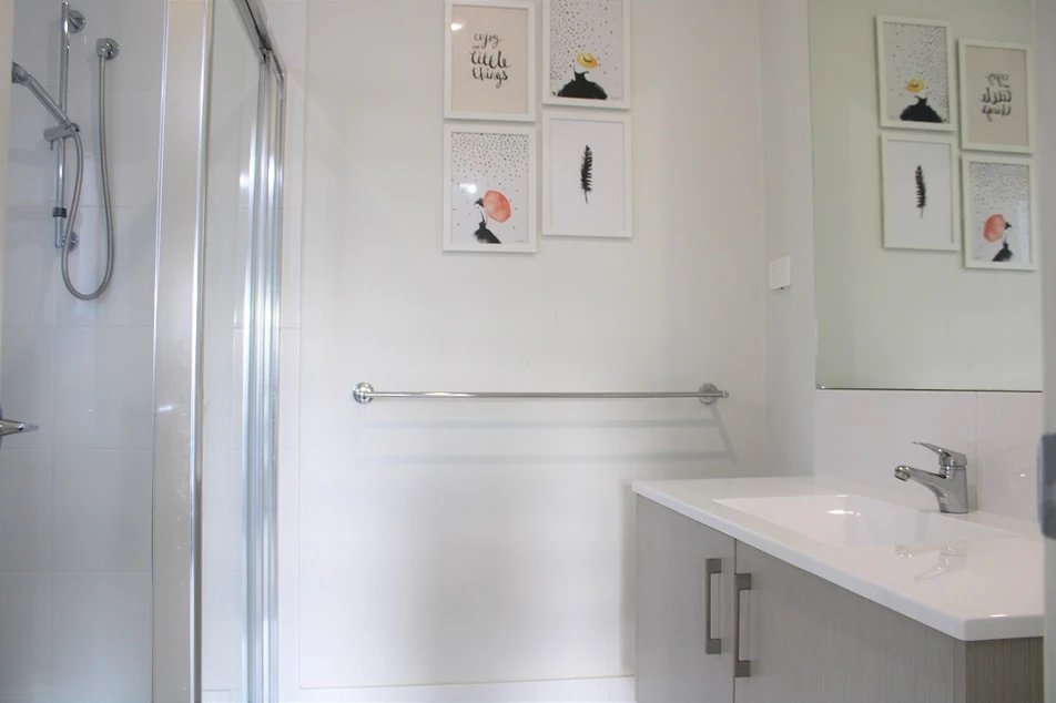 6 Jennings Crescent SPRING FARM 6