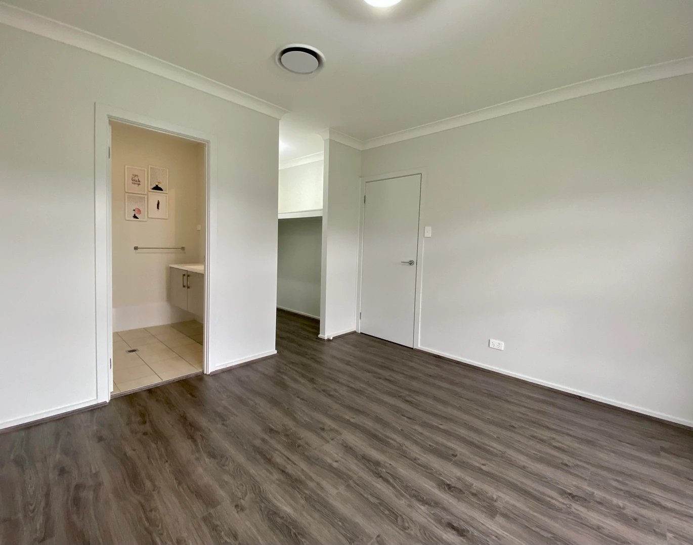 6 Jennings Crescent SPRING FARM 7