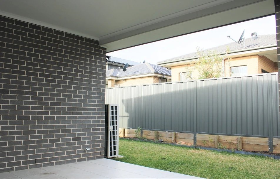 6 Jennings Crescent SPRING FARM 8