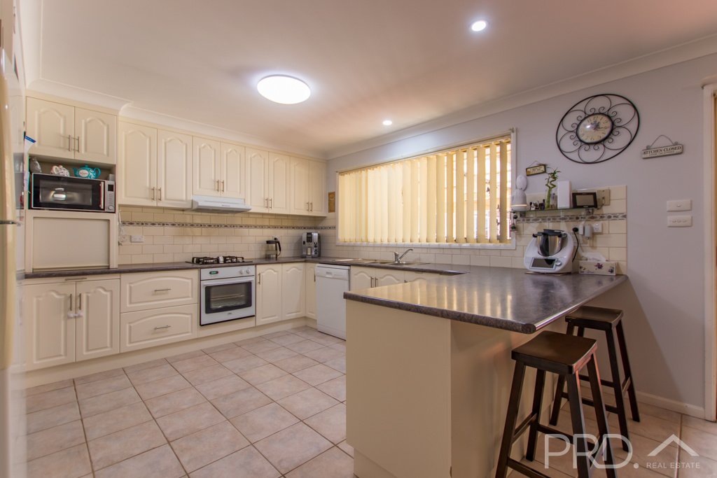 6 Jillabenan Close TUMUT 4