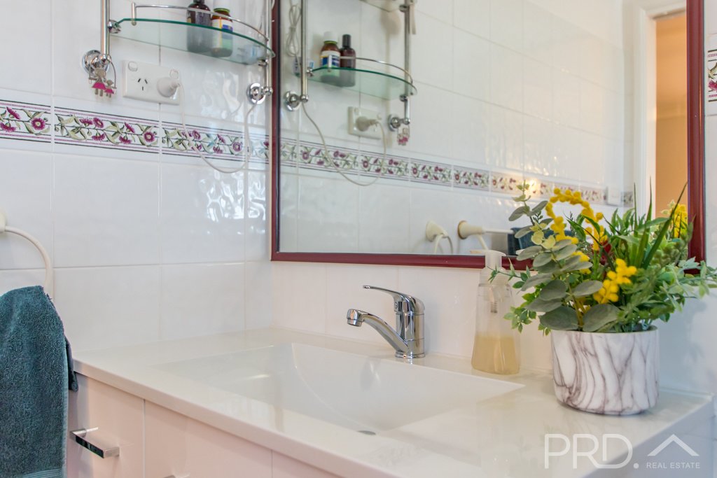 6 Jillabenan Close TUMUT 10