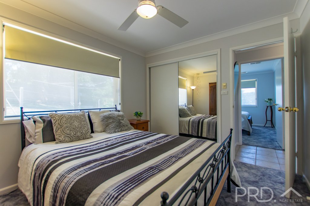 6 Jillabenan Close TUMUT 11