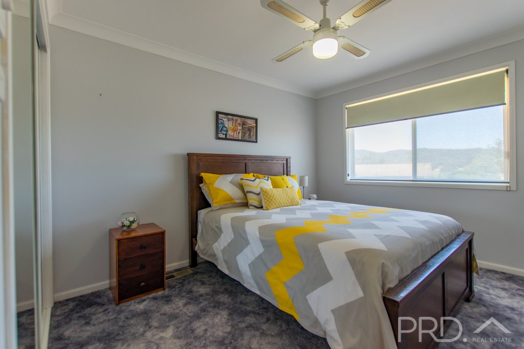 6 Jillabenan Close TUMUT 12