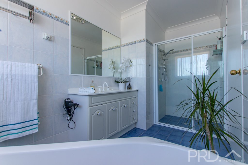 6 Jillabenan Close TUMUT 14