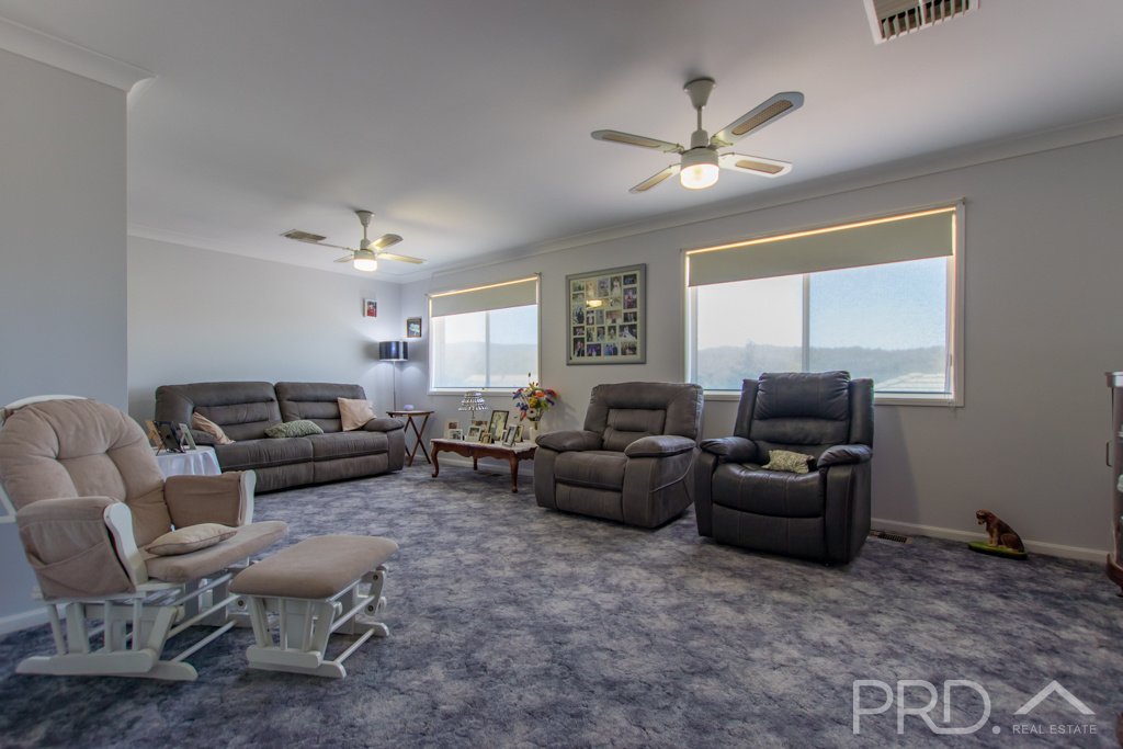 6 Jillabenan Close TUMUT 17