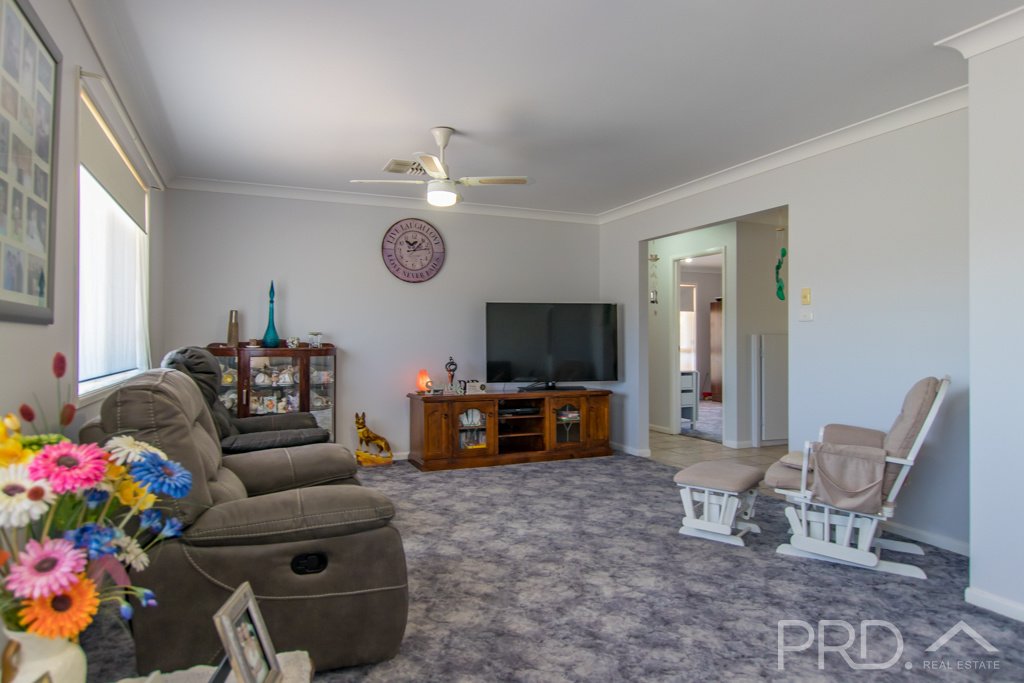 6 Jillabenan Close TUMUT 18