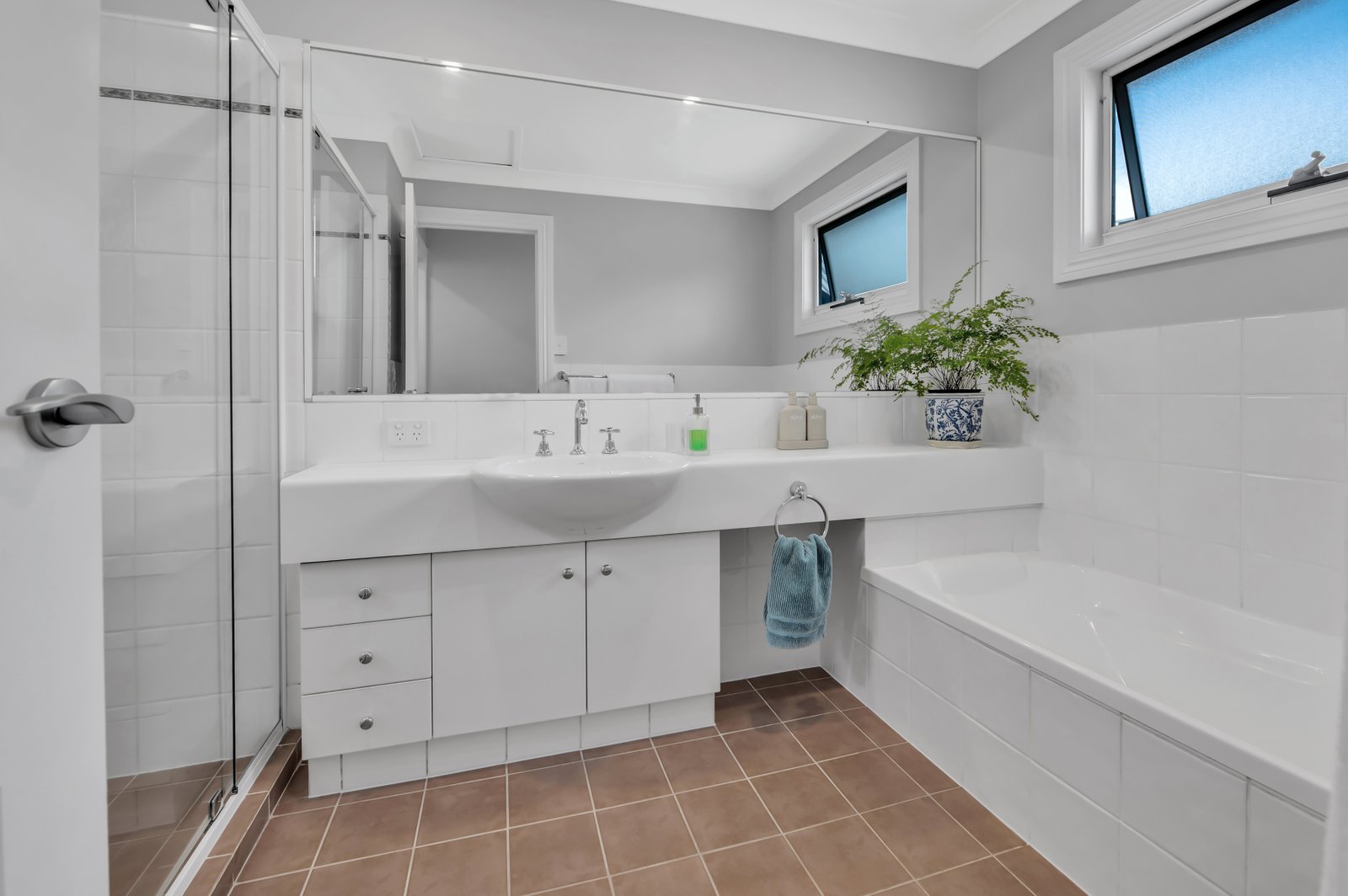 6 Julah Court ASHMORE 18