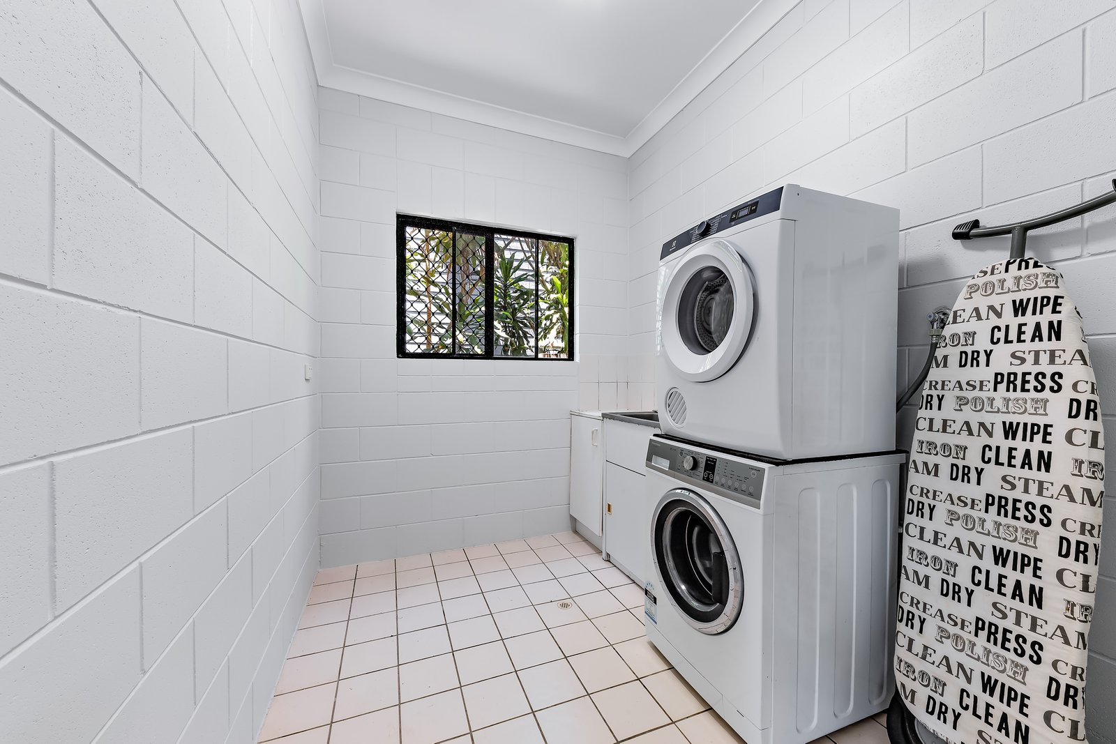 6 Katoota Court CANNONVALE 25