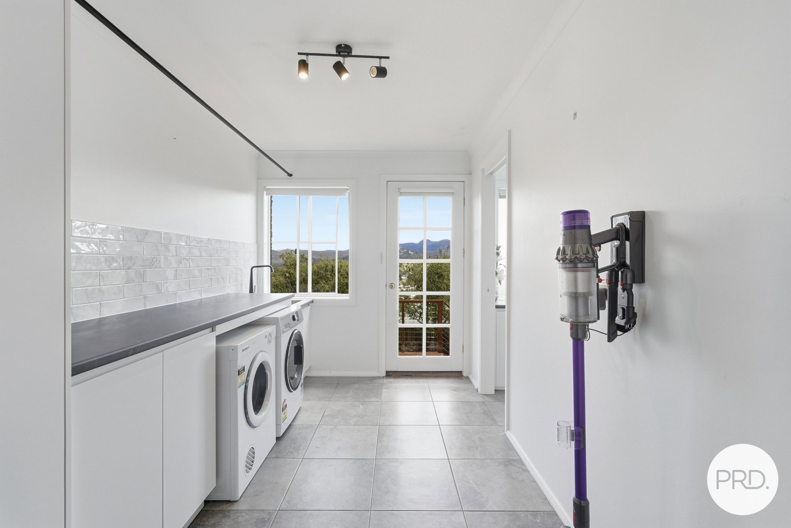 6 Keen Court KINGSTON 25