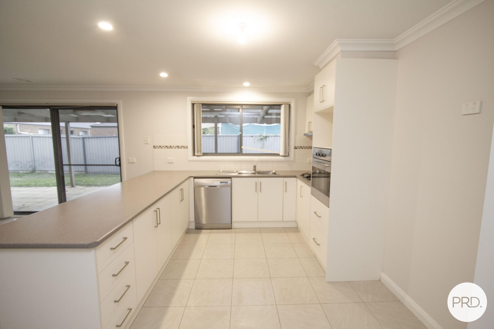 6 King George Way MITCHELL PARK 8