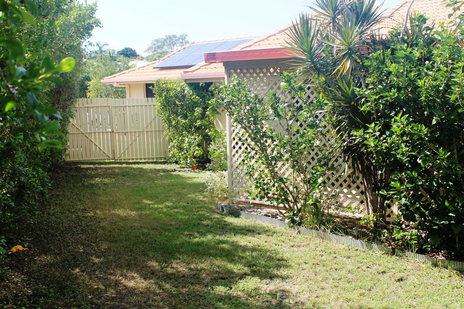 6 Kirrang Place BOYNE ISLAND 16