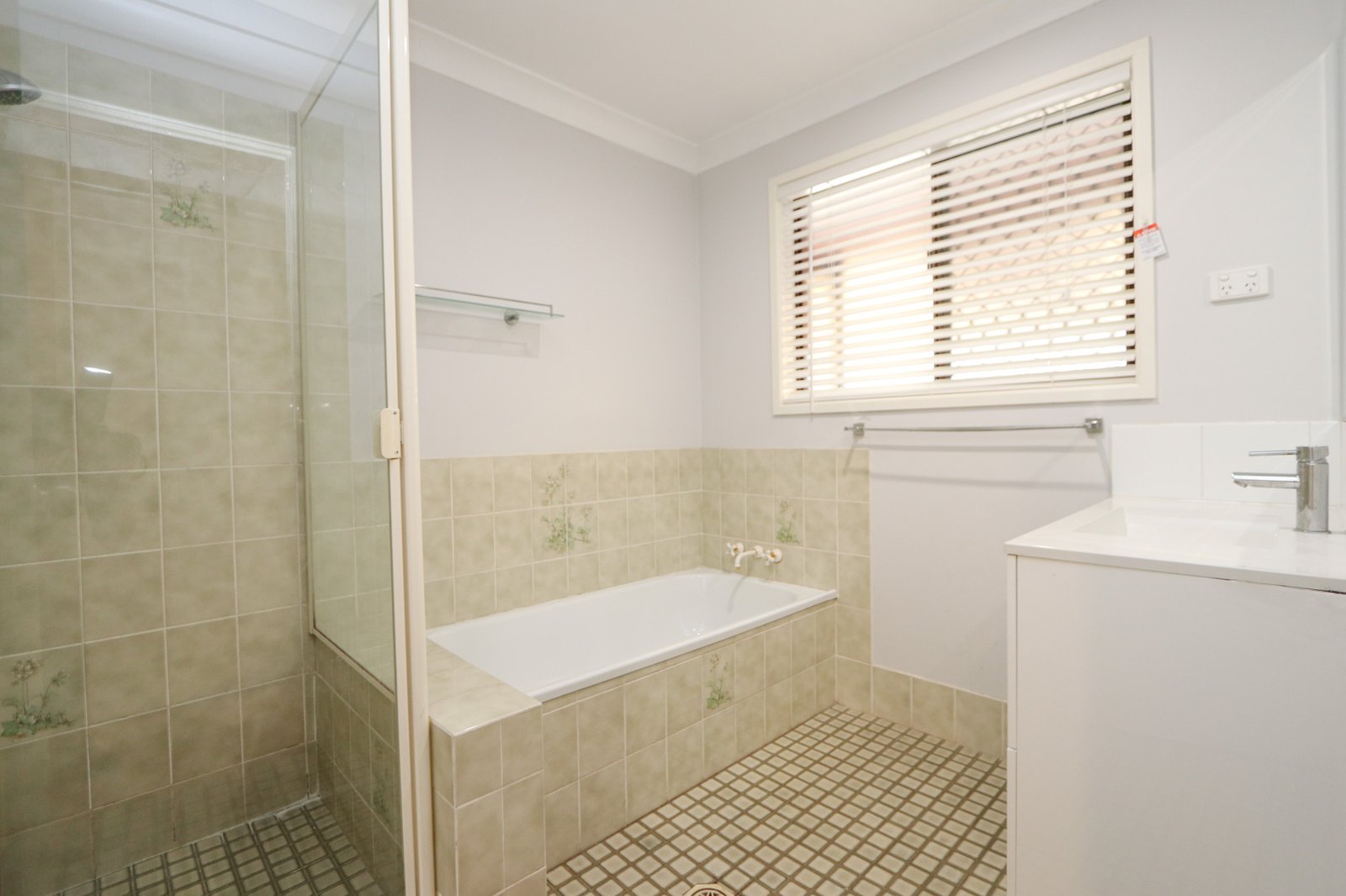 6 Kittani Crescent ASHMORE 15