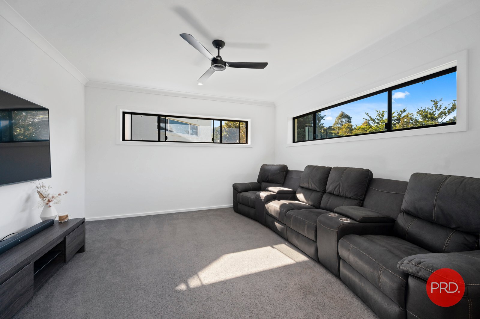 6 Knoll Place COFFS HARBOUR 8