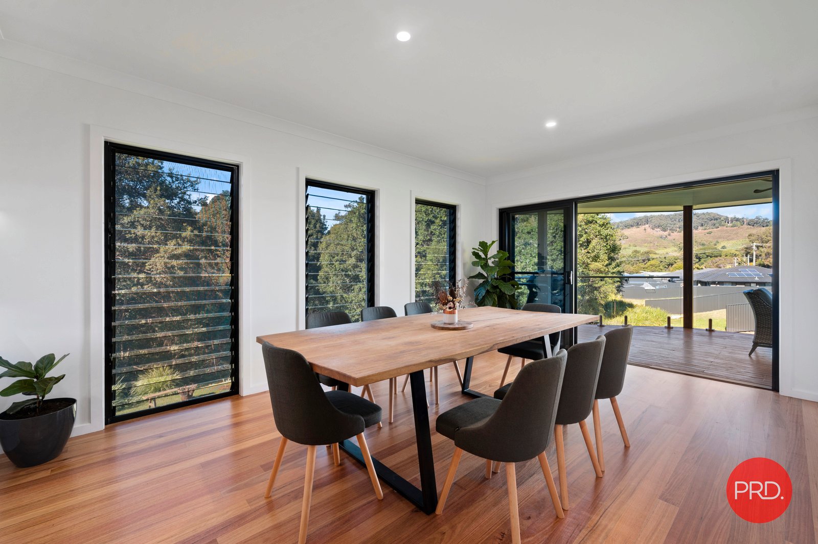 6 Knoll Place COFFS HARBOUR 9