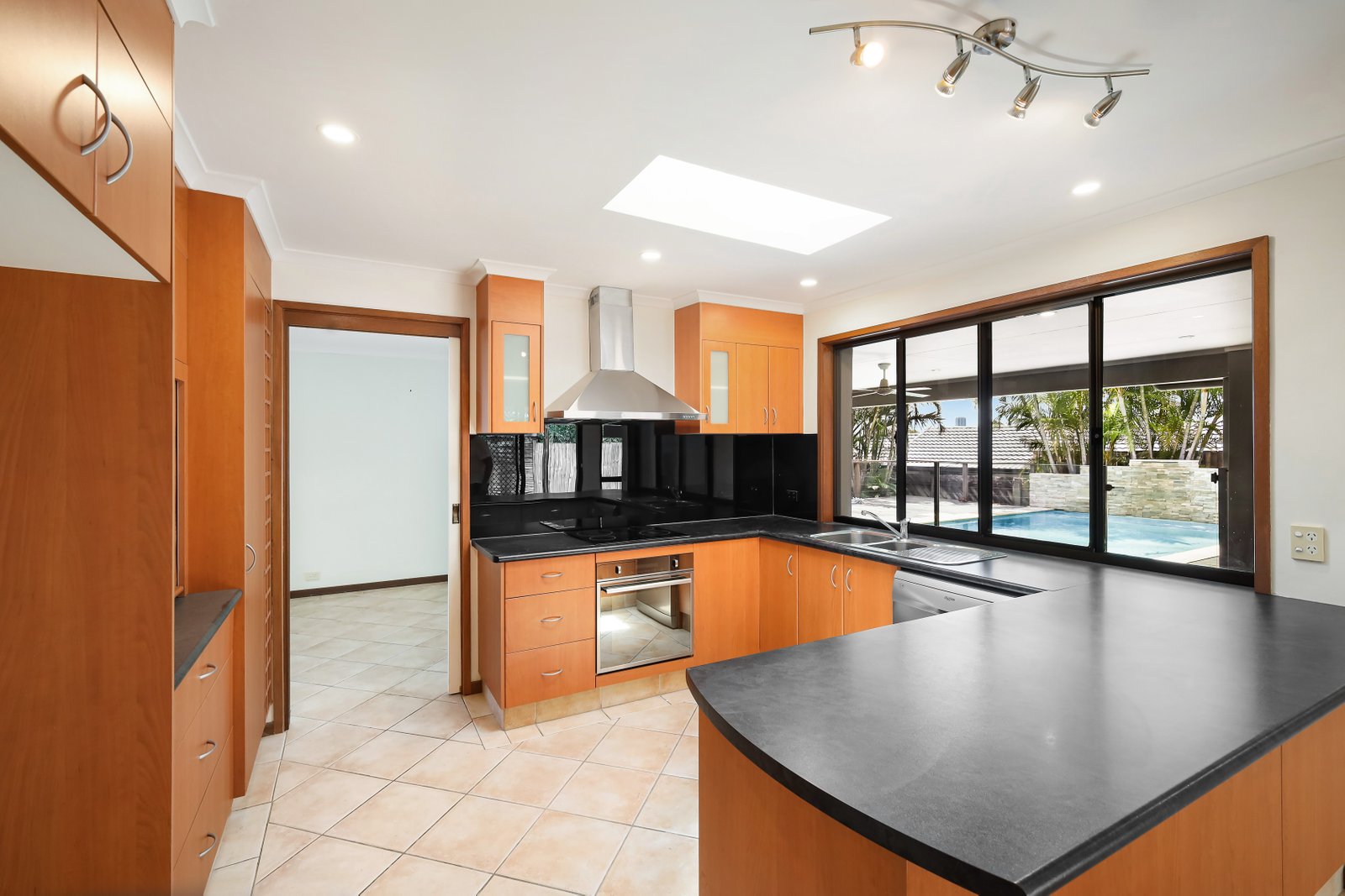 6 Koonan Court ASHMORE 6