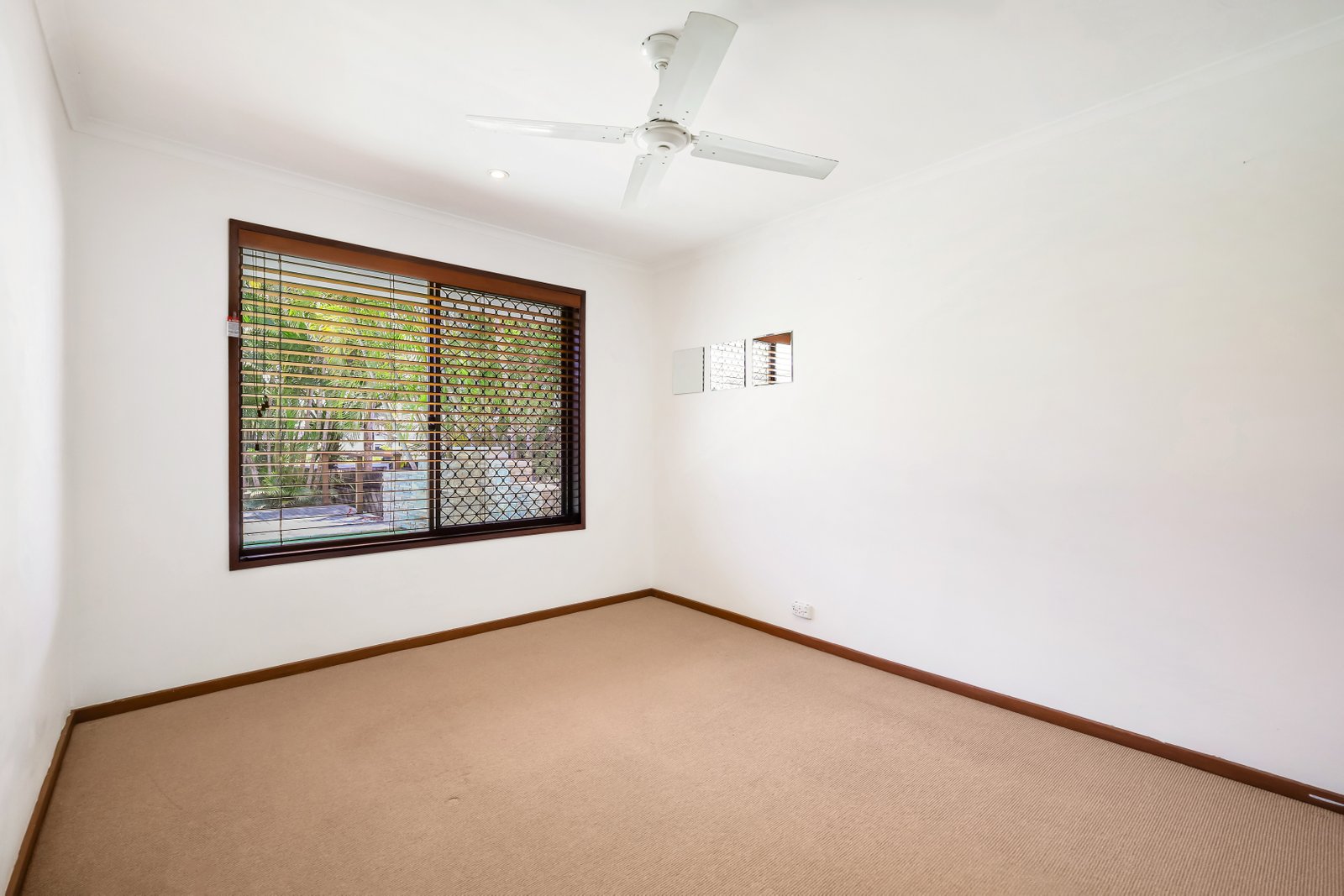 6 Koonan Court ASHMORE 8