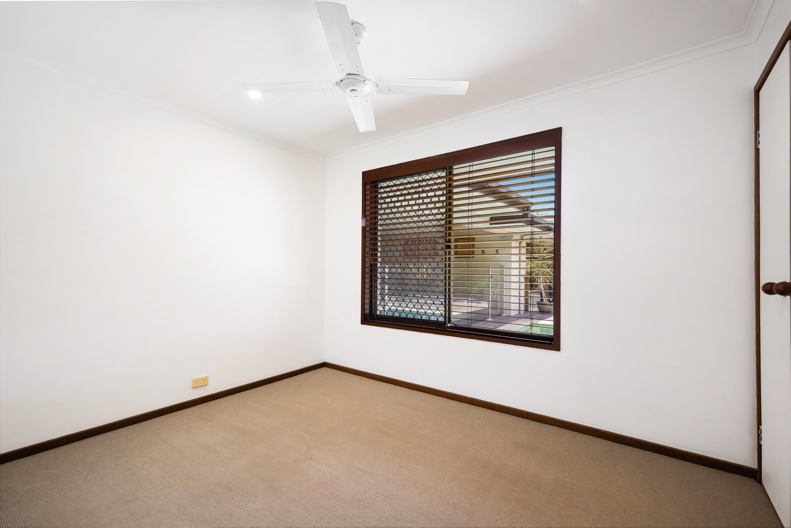 6 Koonan Court ASHMORE 9