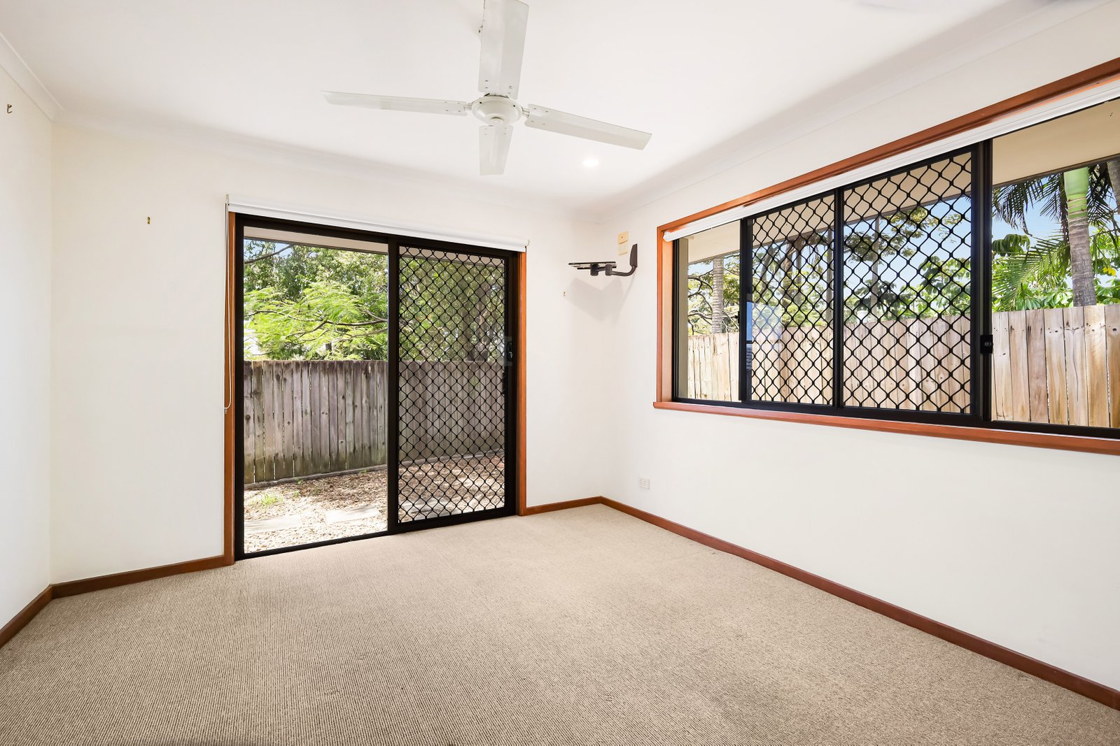 6 Koonan Court ASHMORE 10
