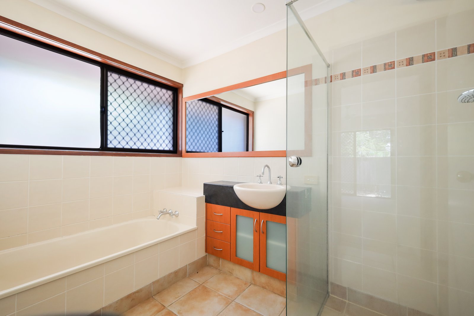 6 Koonan Court ASHMORE 11