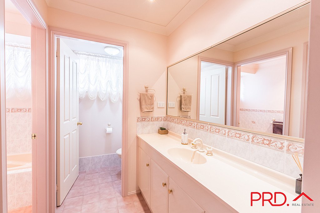 6 Kurria Close TAMWORTH 12