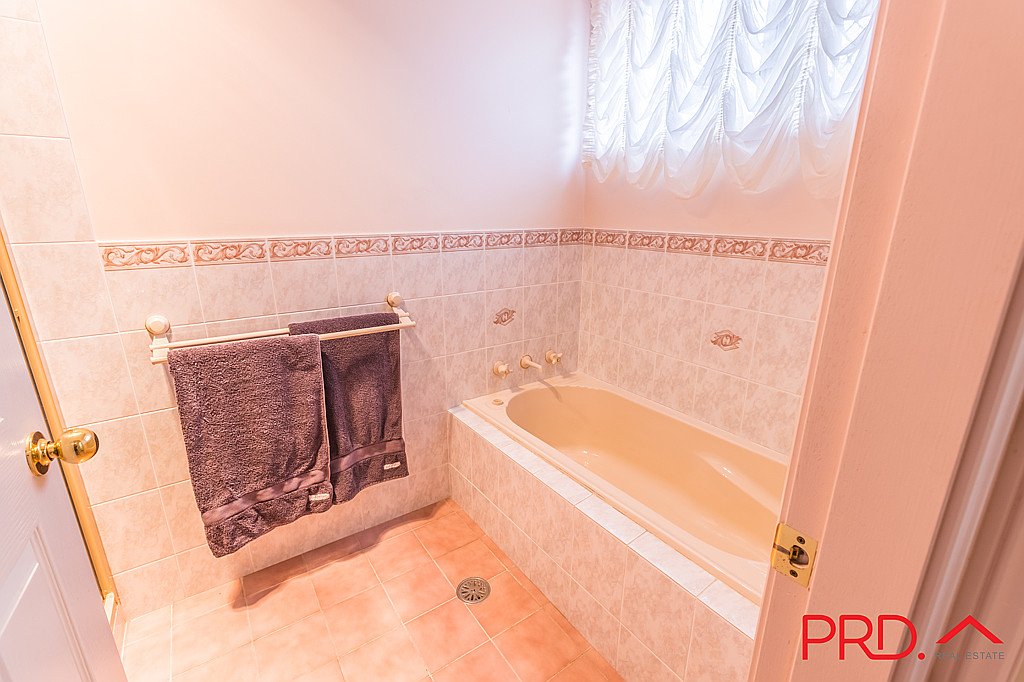 6 Kurria Close TAMWORTH 13