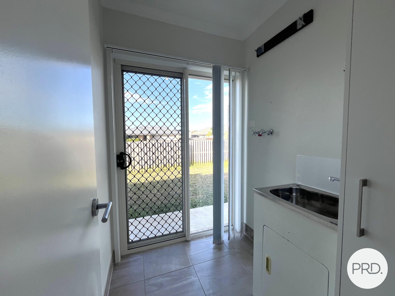 6 Kurwongbah Street BOYNE ISLAND 11