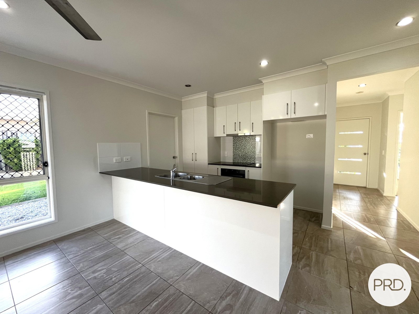 6 Kurwongbah Street BOYNE ISLAND 2