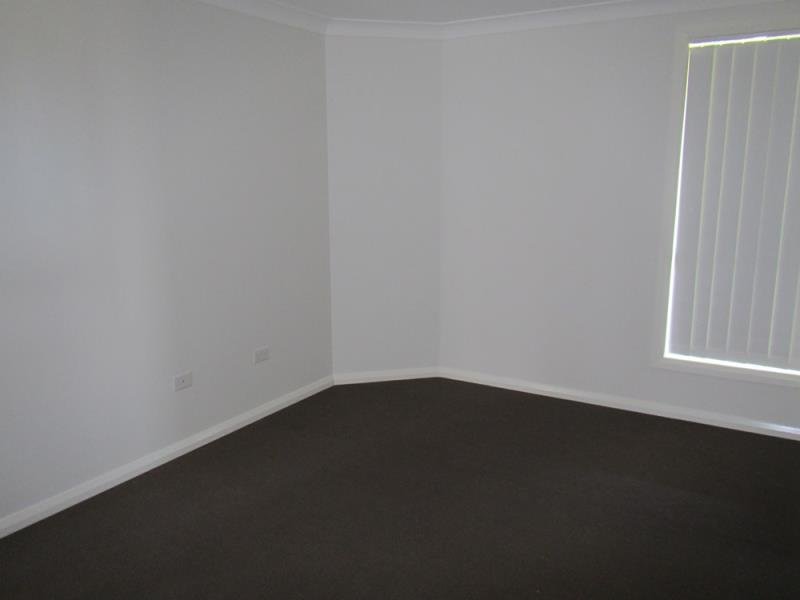 6 Lake Place TAMWORTH 5