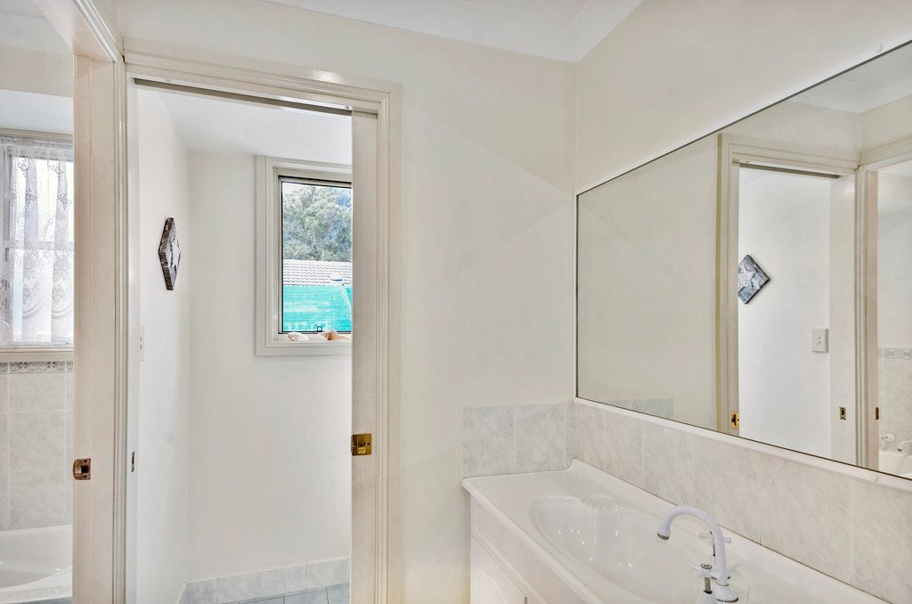 6 Lake View Crescent WEST HAVEN 8