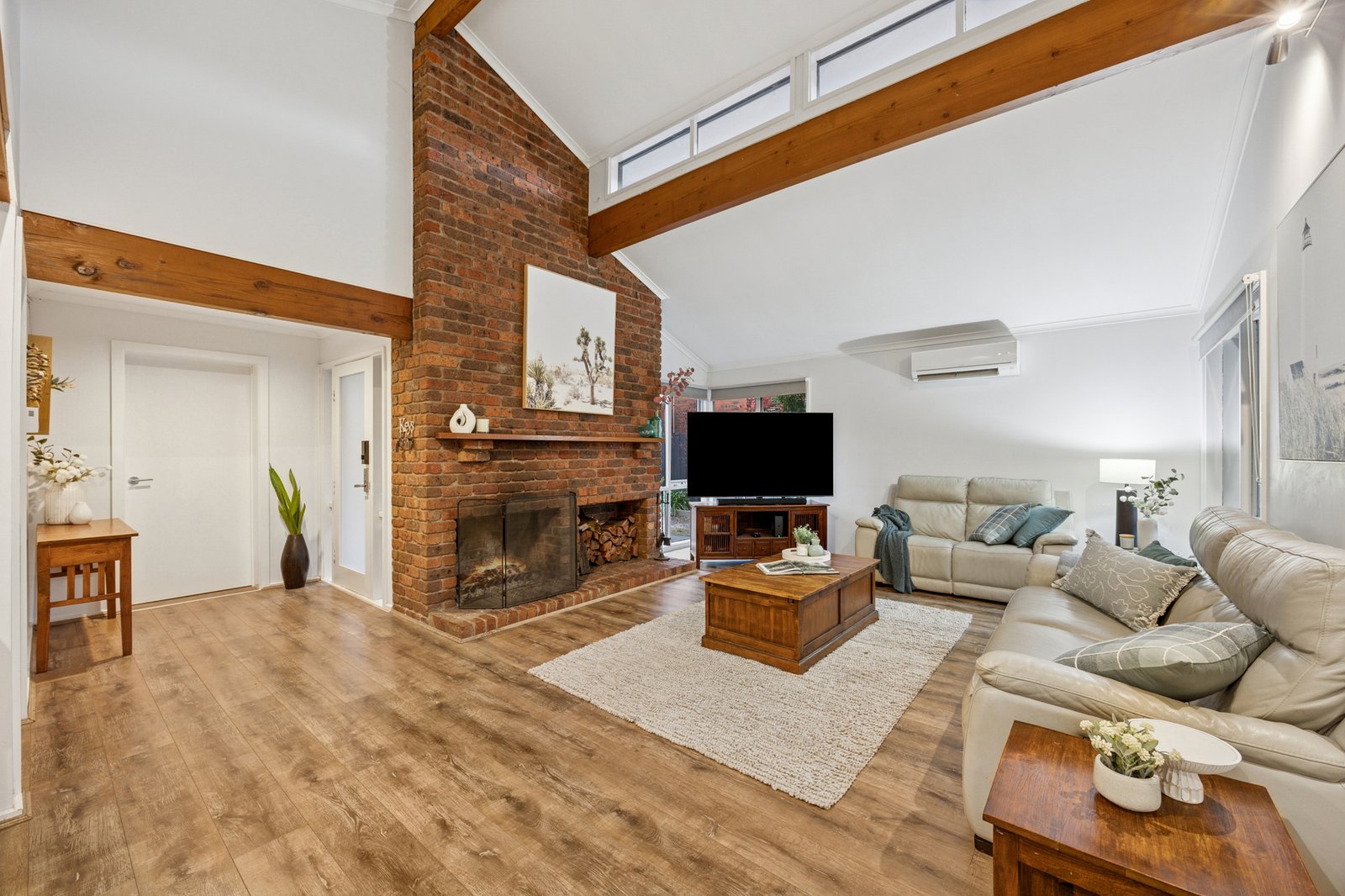 Gallery: 6 Lakeland Court