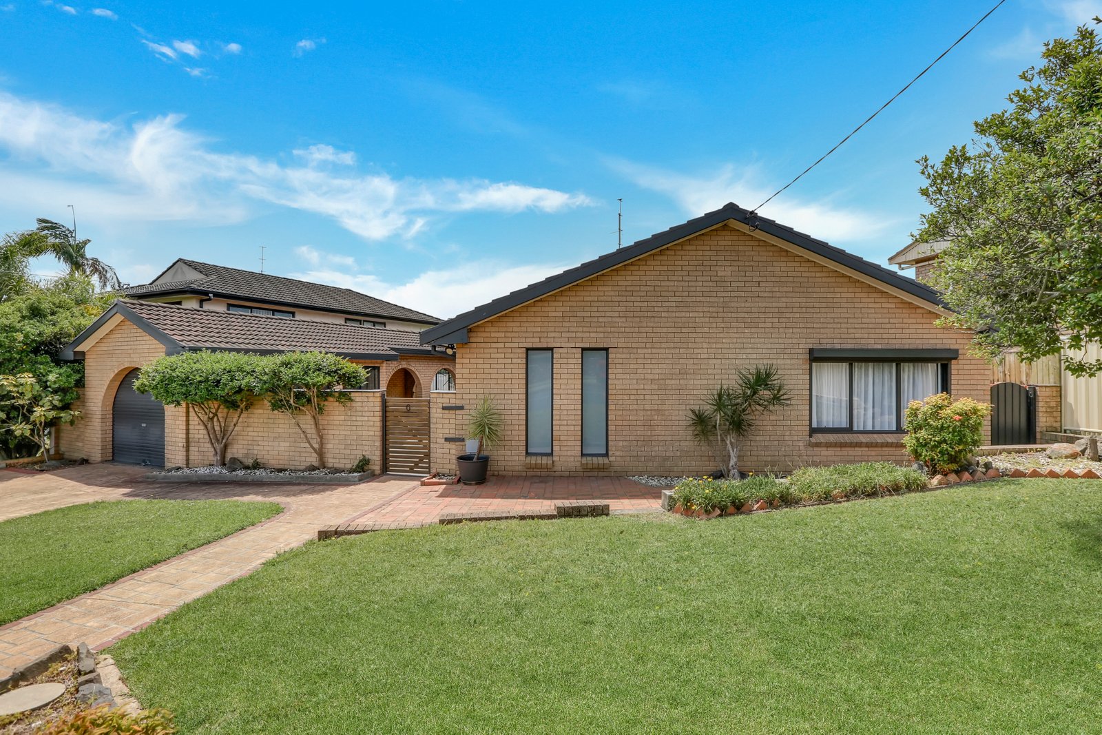 6 Lakeside Drive KANAHOOKA 1