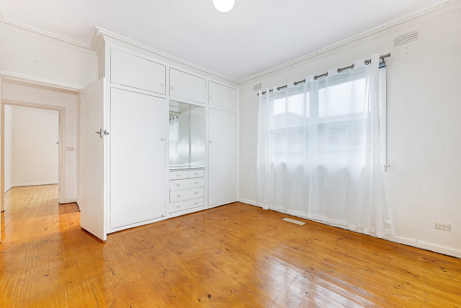 6 Lane Street BROWN HILL 6