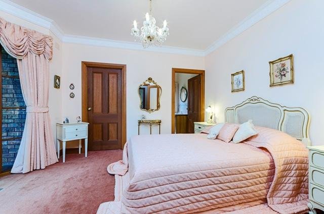 Gallery: 6 Lansell Drive