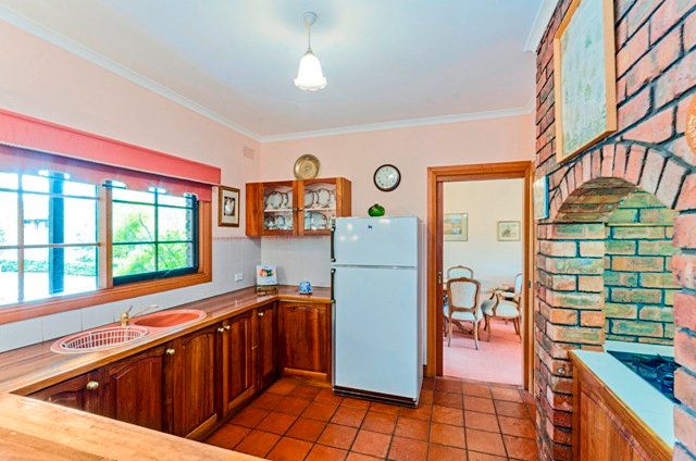 Gallery: 6 Lansell Drive