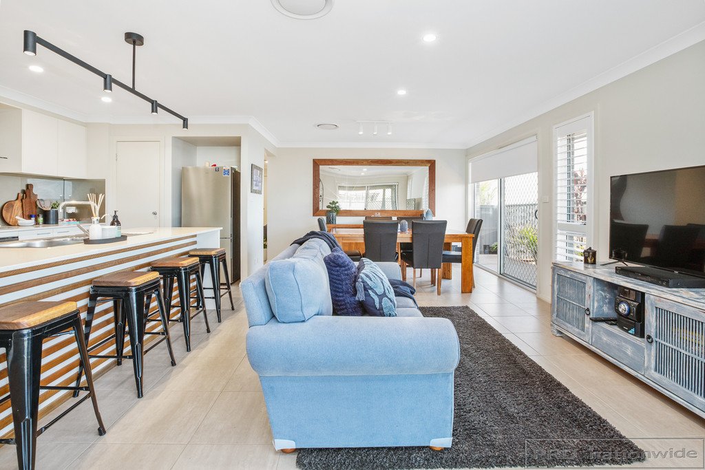 6 Lapwing Street ABERGLASSLYN 3