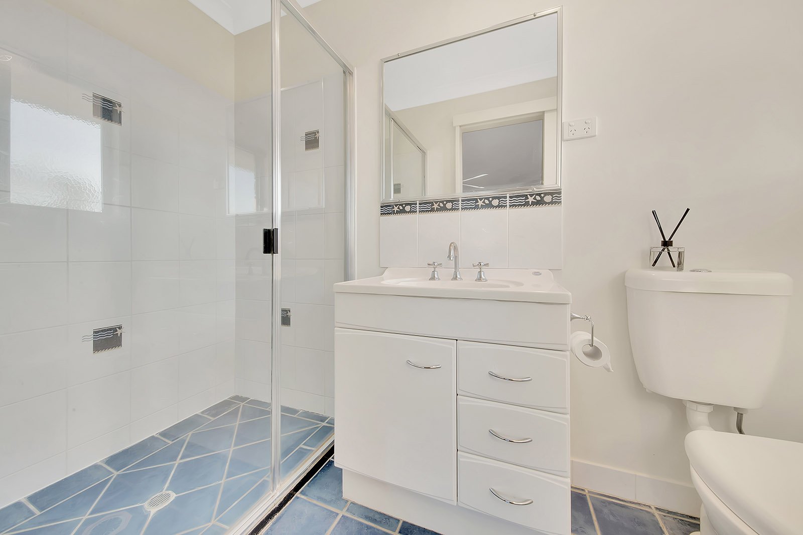 6 Lawrence Court TANNUM SANDS 18