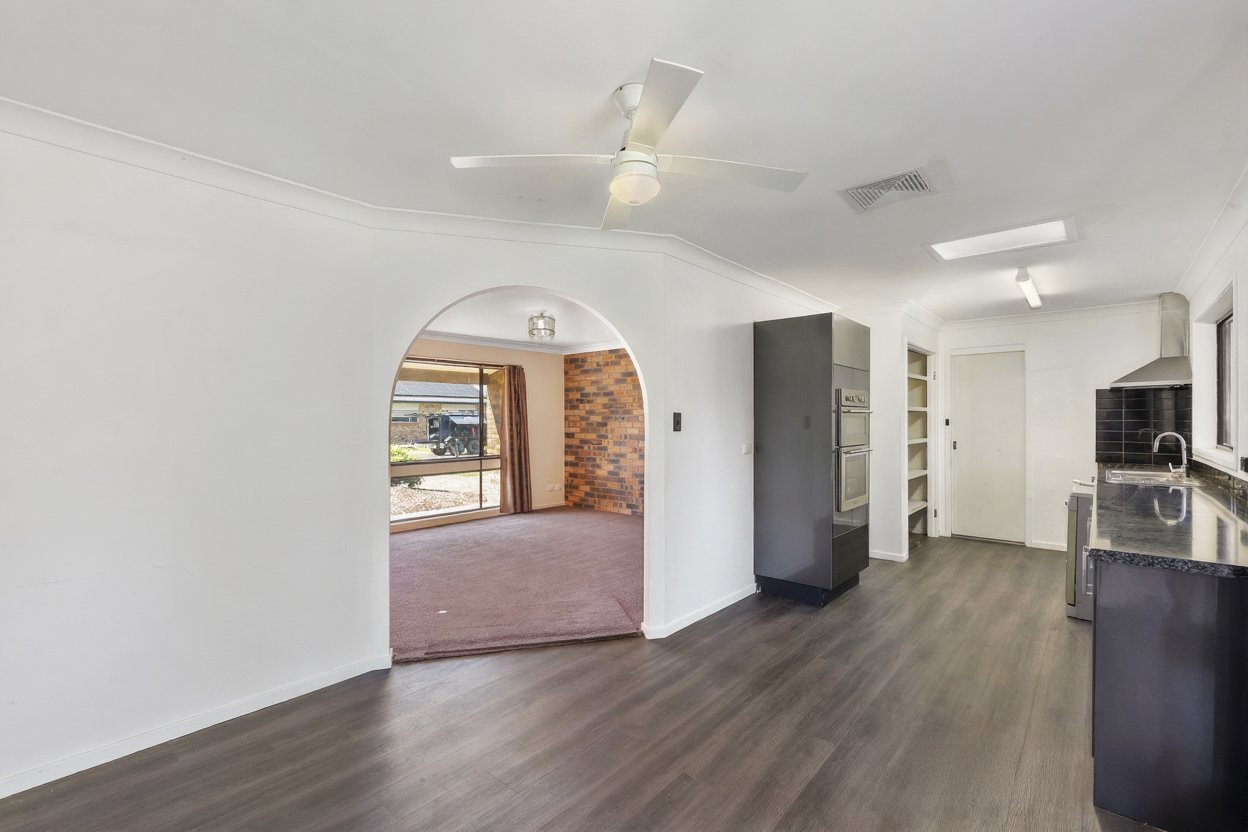 6 Lawson Place TAMWORTH 4