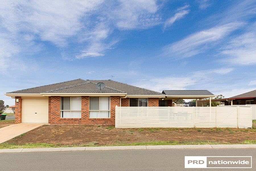 6 Lindsay Road TAMWORTH 3
