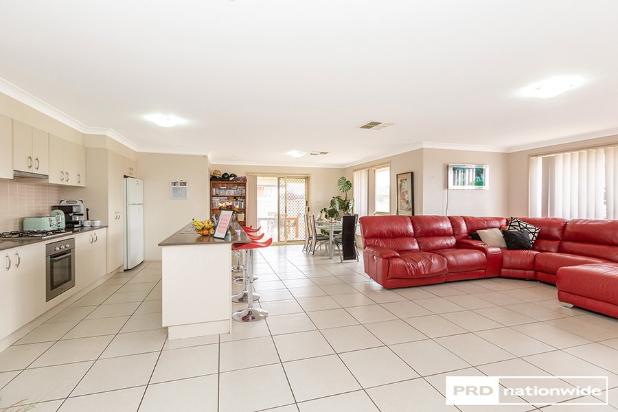6 Lindsay Road TAMWORTH 7