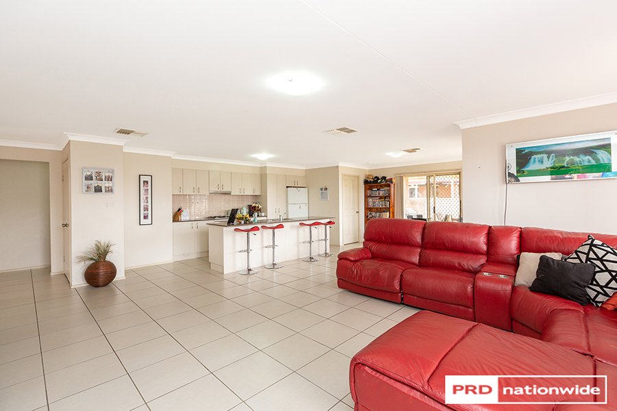 6 Lindsay Road TAMWORTH 8