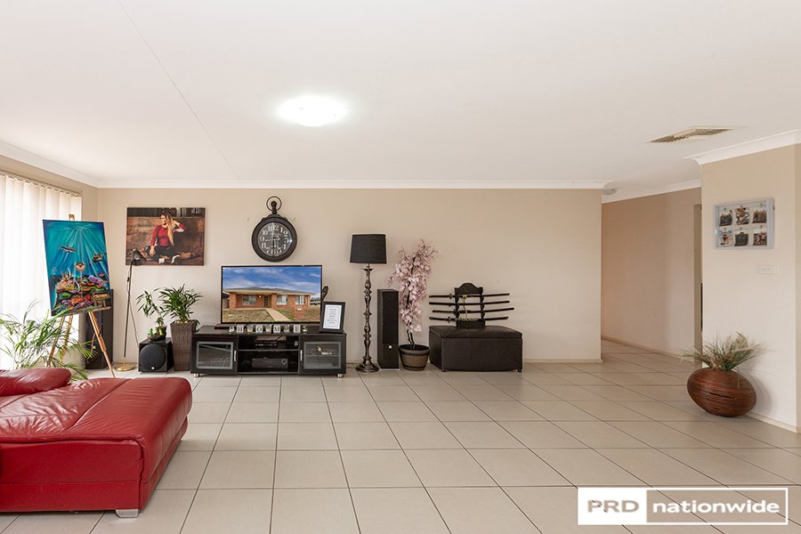 6 Lindsay Road TAMWORTH 9