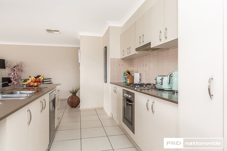 6 Lindsay Road TAMWORTH 11